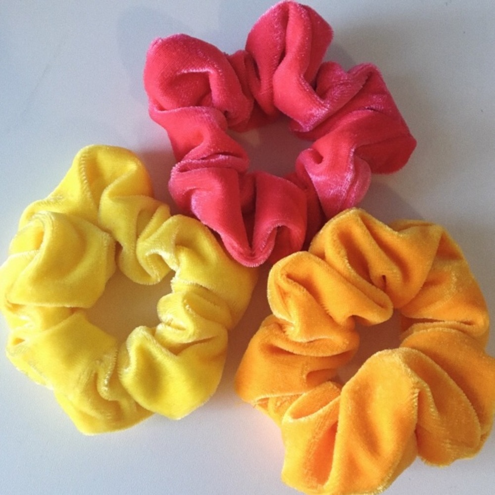 3 velvet scrunchies